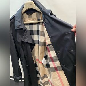 Burberry men's trench coat. Worn twice. Authentic.